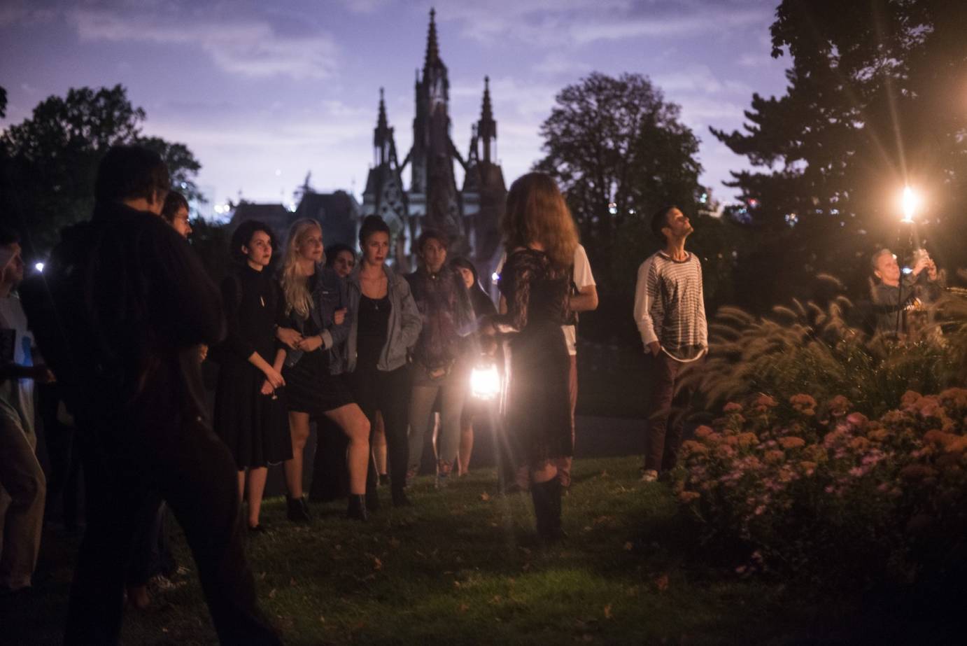 Audiences members at Crossing Boundaries in Green-Wood Cemetery